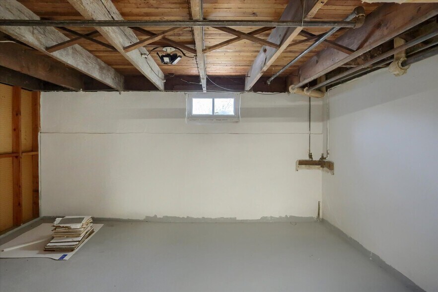 More Photos Of 1918 Carlisle Rd, York Office Residential For Sale