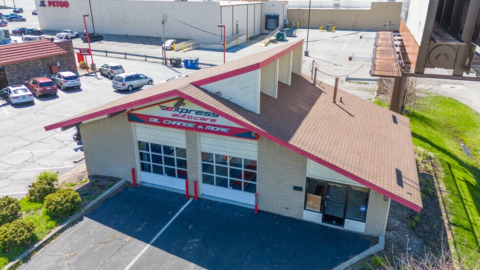 More Photos Of 4535 Coldwater Rd, Fort Wayne General Retail For Sale