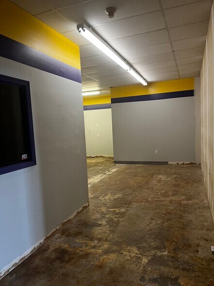 More Photos Of 3857 24th Ave, Fort Gratiot Storefront For Lease