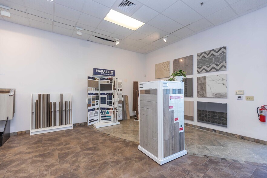 More Photos Of 9005 Roach Dr, Amarillo Showroom For Lease