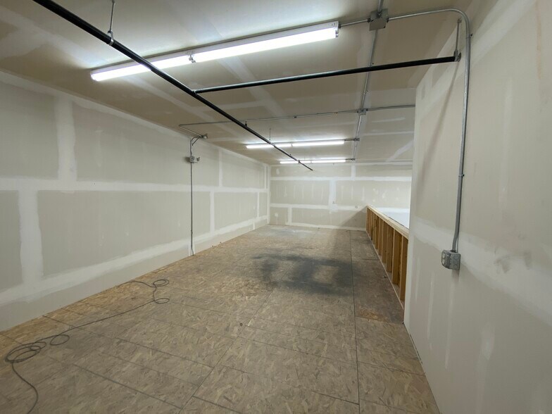 More Photos Of 4105 Transport Way, Weston Industrial For Lease