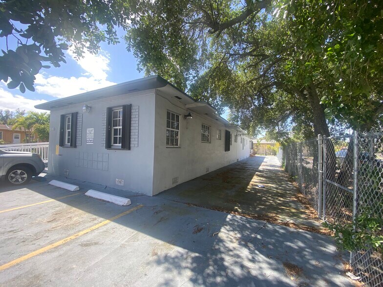 More Photos Of 3080 W Flagler St, Miami Medical For Sale