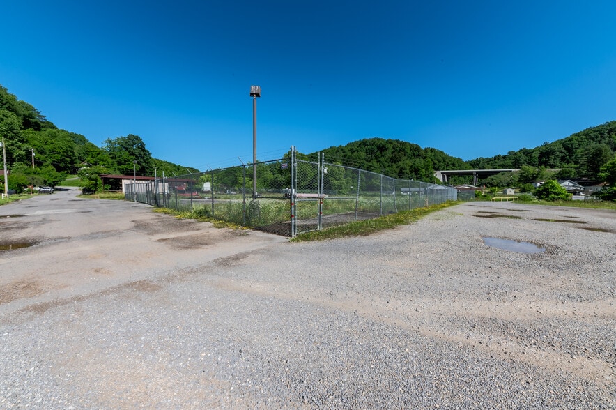 More Photos Of 123 Turkey Run Rd, Salem Distribution For Lease