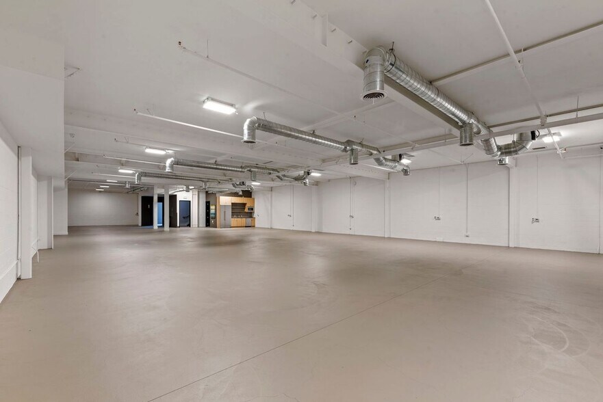 More Photos Of 11822 Vose St, North Hollywood Warehouse For Lease