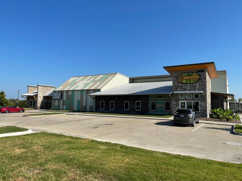 More Photos Of 1505 Airport Rd, Rockwall Flex For Lease