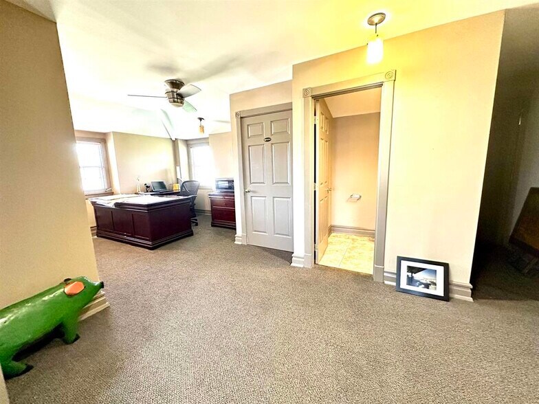 More Photos Of 701 Winchester Ave, Ashland Office For Sale