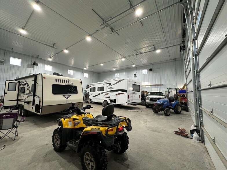 More Photos Of 408 Pittsburg Av, Selkirk Industrial For Sale