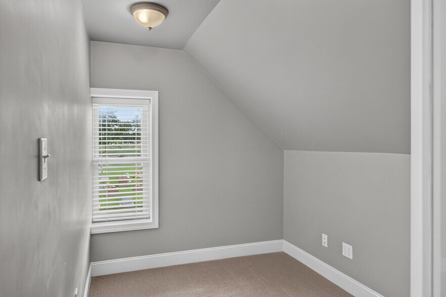 More Photos Of 330 Mahoning St, Milton Office For Sale