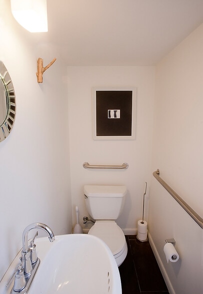 More Photos Of 316 Saint Joseph St, New Orleans General Retail For Lease