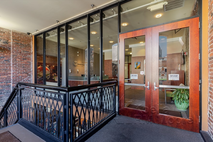 More Photos Of 17 Market Sq, Knoxville Storefront Retail Office For Sale