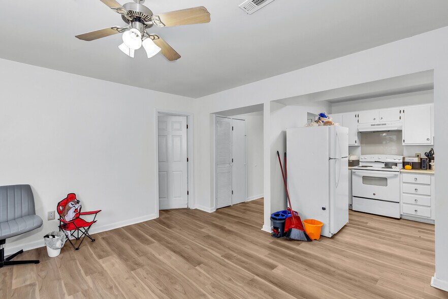 More Photos Of 170 Westwood Dr, Thomson Apartments For Sale