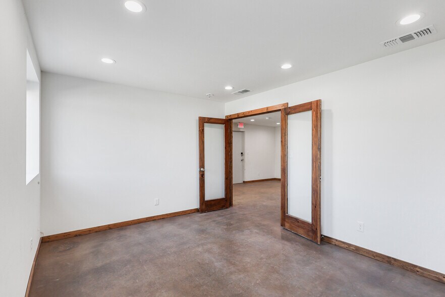 More Photos Of 2160 TX-118, Alpine Light Distribution For Sale