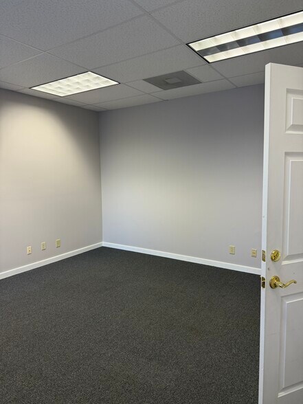 More Photos Of 9568 Kings Charter Dr, Ashland Coworking Space