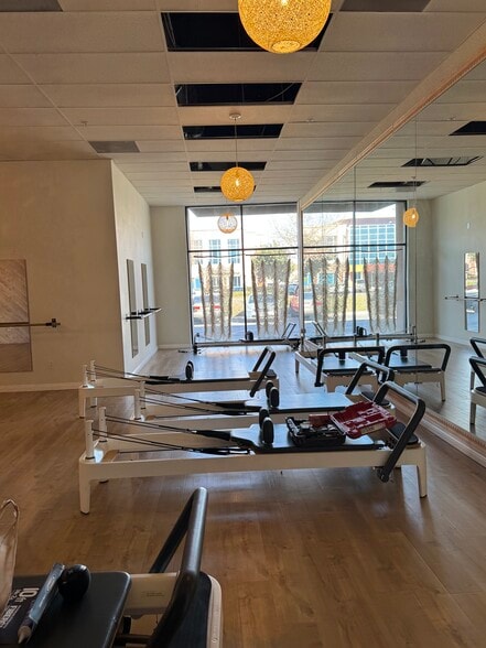 More Photos Of 23460 Cinema Dr, Valencia Unknown For Lease