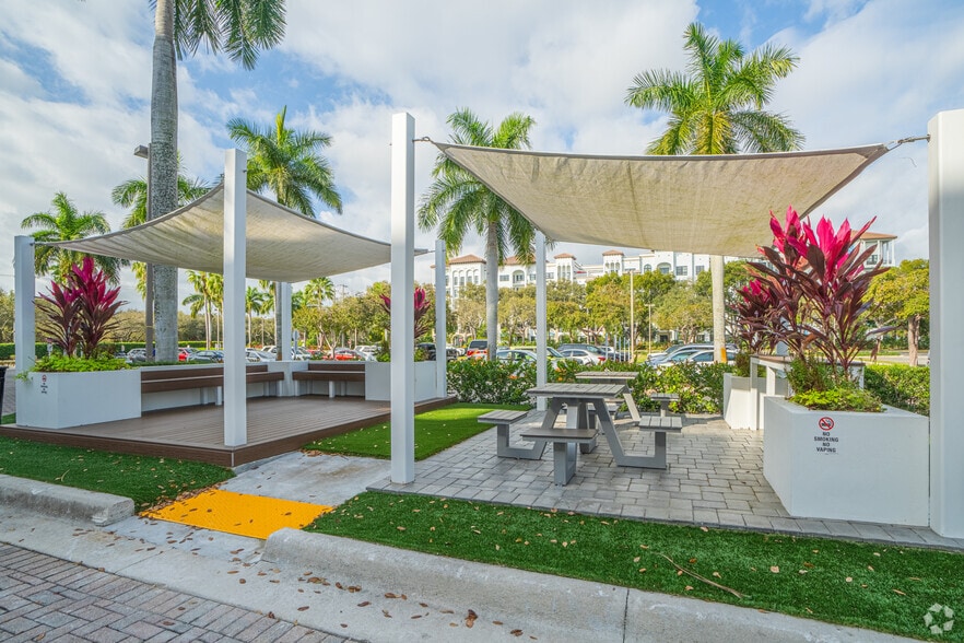 More Photos Of 999-1001 W Yamato Rd, Boca Raton Unknown For Lease