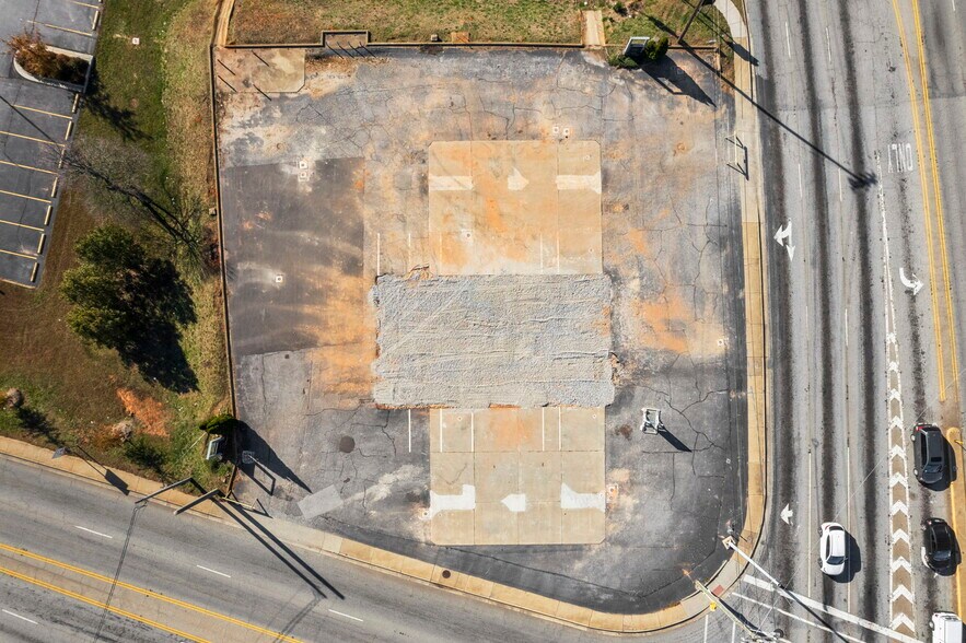 More Photos Of 1301 S Pleasantburg Dr, Greenville Land For Lease