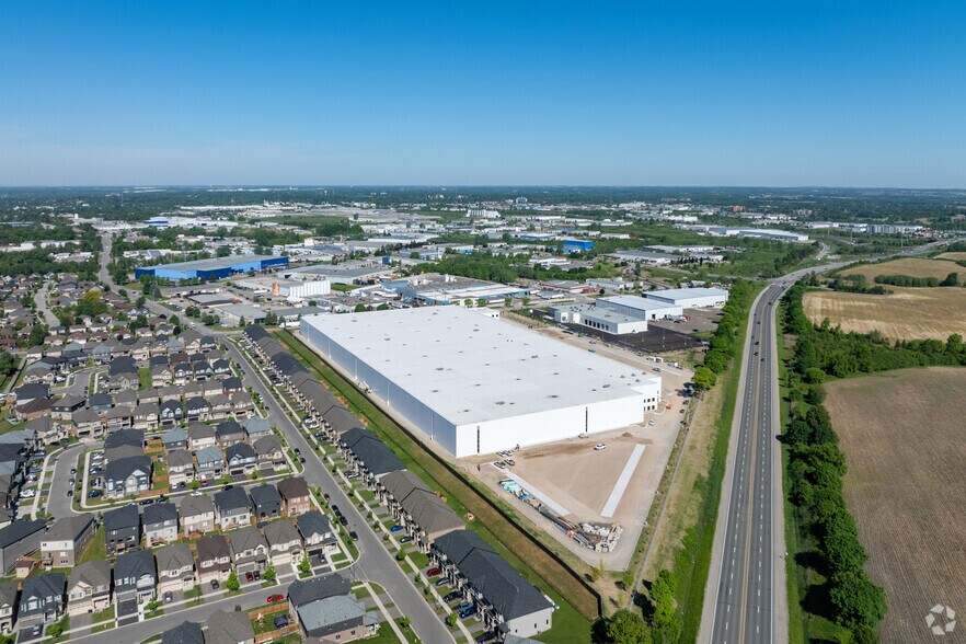 More Photos Of 151 Garden Ave, Brantford Distribution For Lease