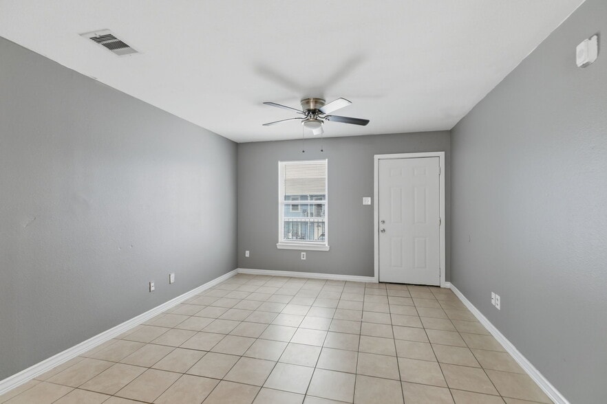 More Photos Of 1318 Avenue A, South Houston Apartments For Sale