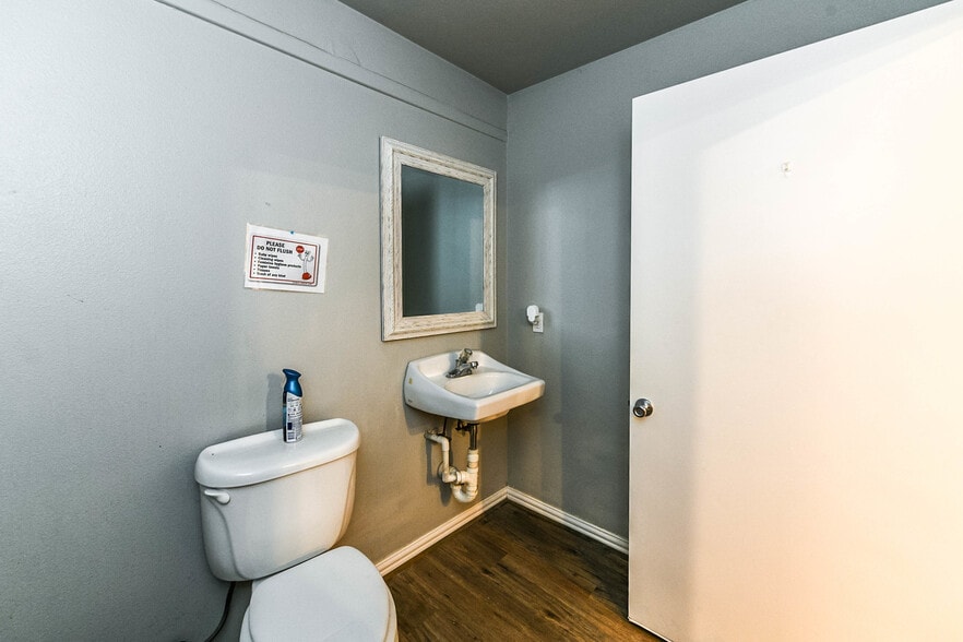 More Photos Of 1262 Eastgate Rd, Midlothian Warehouse For Sale