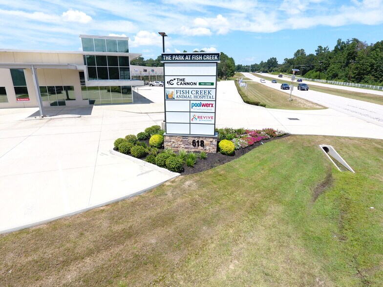 More Photos Of 618 Fish Creek Thoroughfare, Montgomery Freestanding For Lease