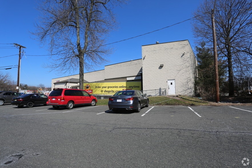 More Photos Of 1409 Broad St, Bloomfield Supermarket For Lease