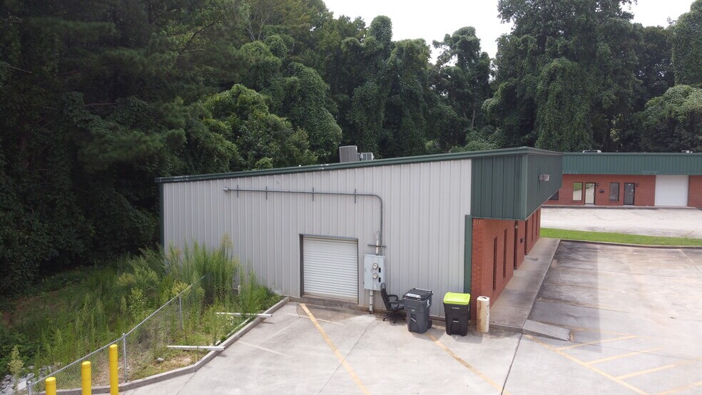 More Photos Of 748 Veterans Pky, Jonesboro Light Distribution For Sale