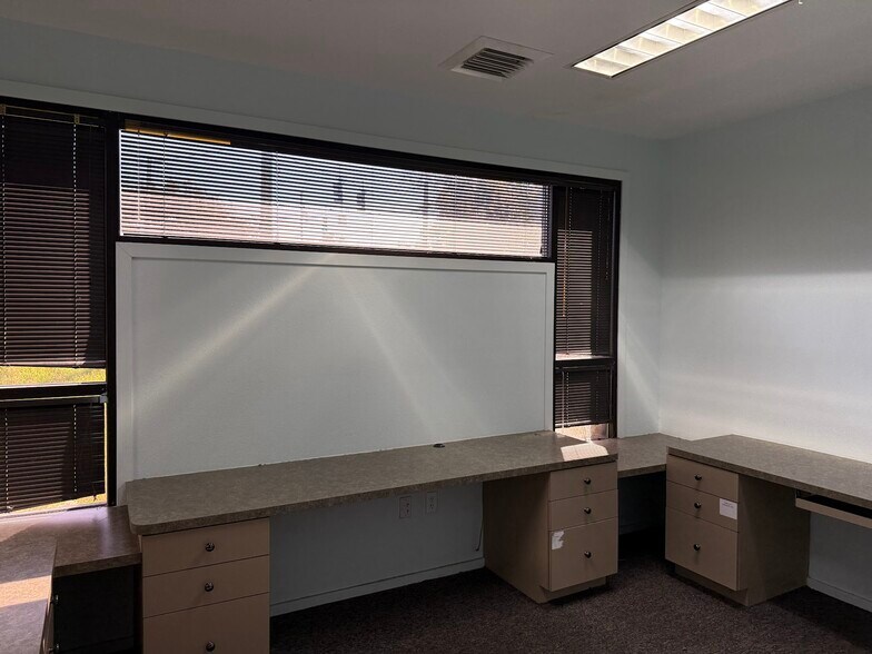 More Photos Of 202 NE 8th Ave, Ocala Office For Sale