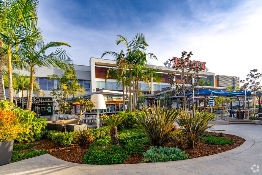 More Photos Of 830 S Pacific Coast Hwy, El Segundo Storefront Retail Office For Lease