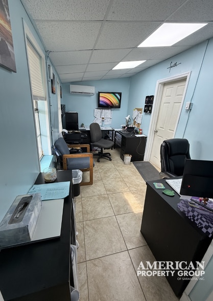 More Photos Of 5011 15th St E, Bradenton Office For Sale