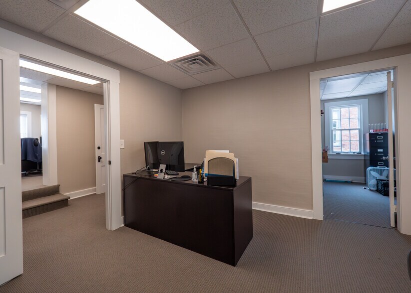 More Photos Of 15 N Franklin St, Delaware Office For Sale