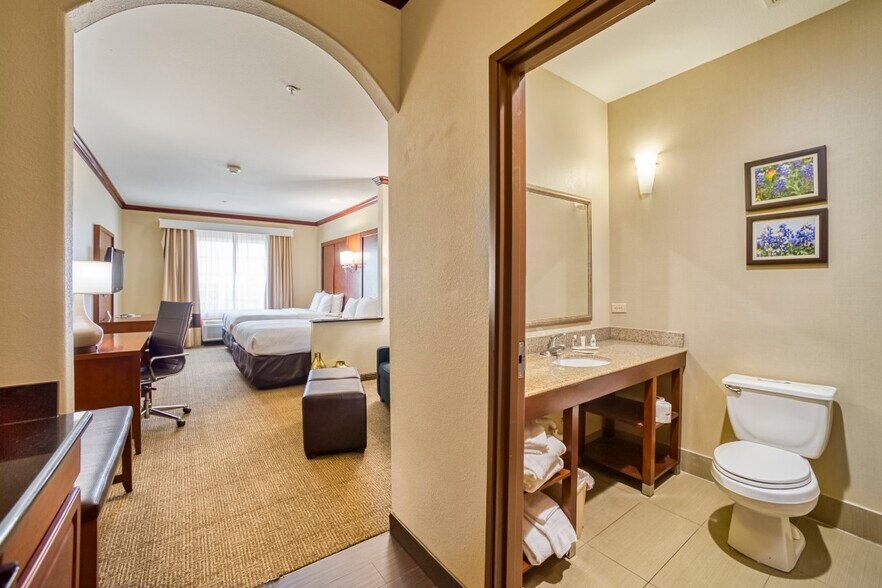 More Photos Of 3606 89th St, Galveston Hotel For Sale