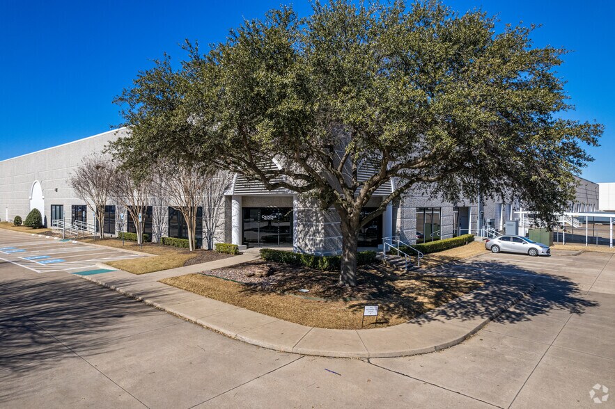 Primary Photo Of 3845 Grader St, Garland Distribution For Lease