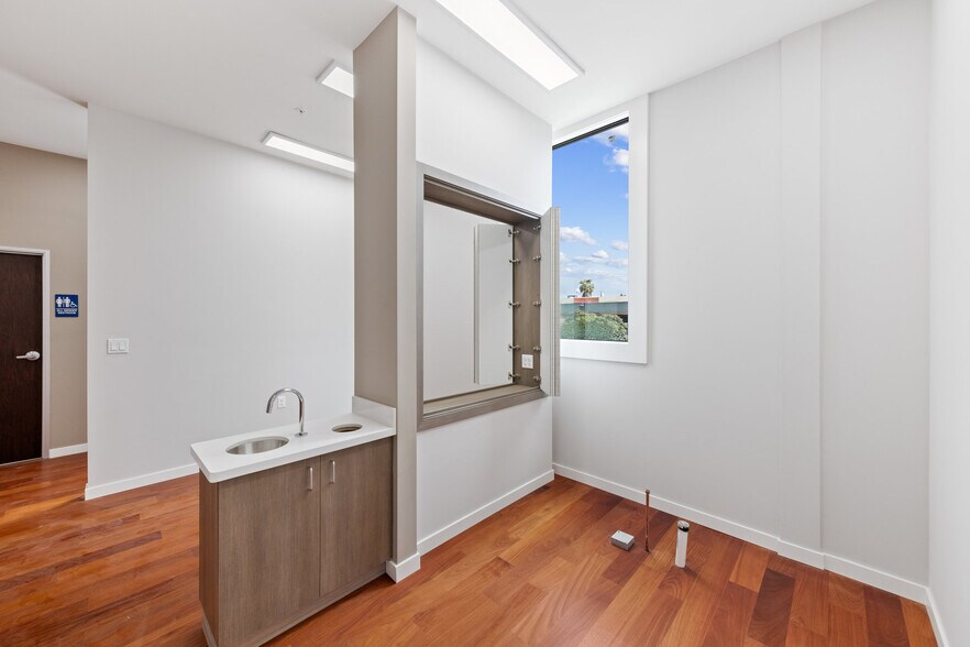 More Photos Of 420 Peninsula Ave, San Mateo Medical For Sale