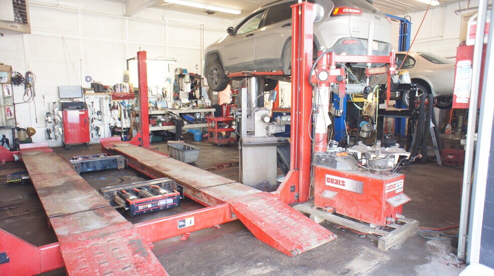 More Photos Of 9145 156 St NW, Edmonton Auto Repair For Sale