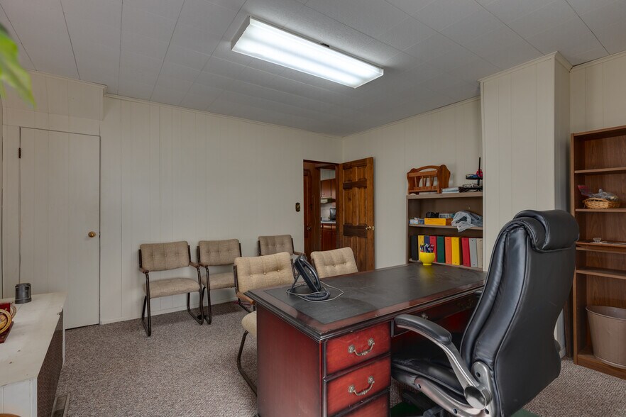 More Photos Of 425 W Main St, Staunton Office For Sale