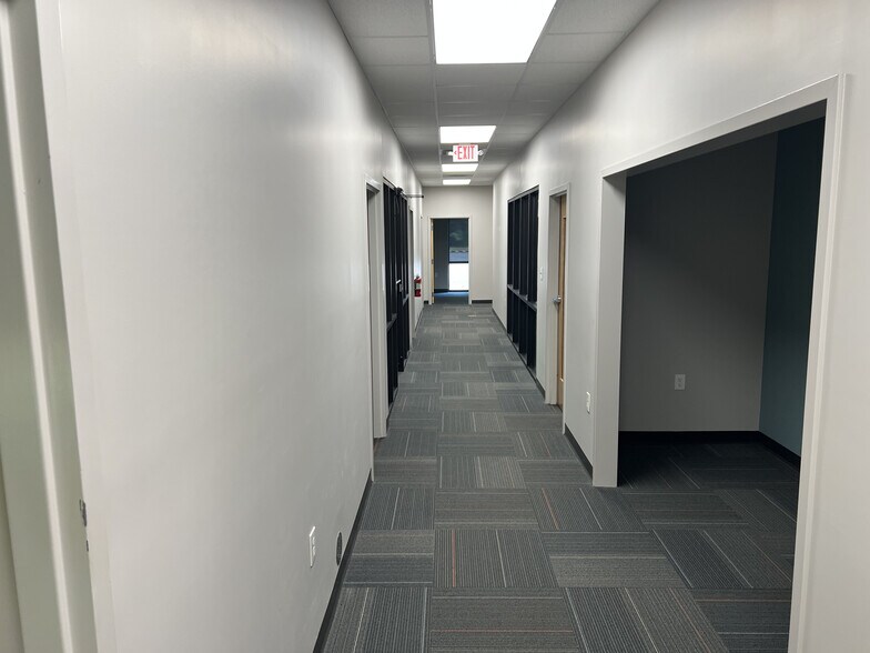 More Photos Of 1053 E London Park Dr, Forest Service For Lease