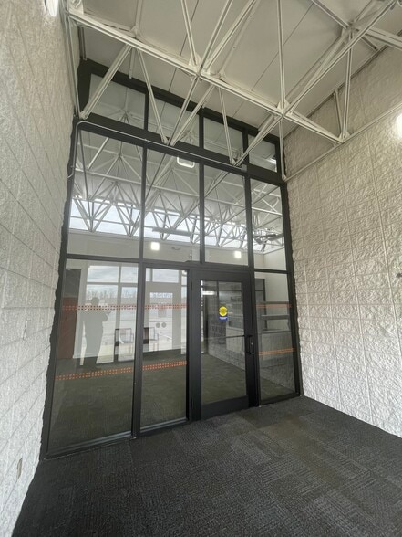 More Photos Of 3354 Lake City Hwy, Warsaw Bank For Lease