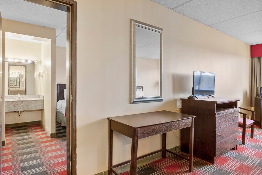 More Photos Of 3 Watervliet Avenue Ext, Albany Hotel For Sale