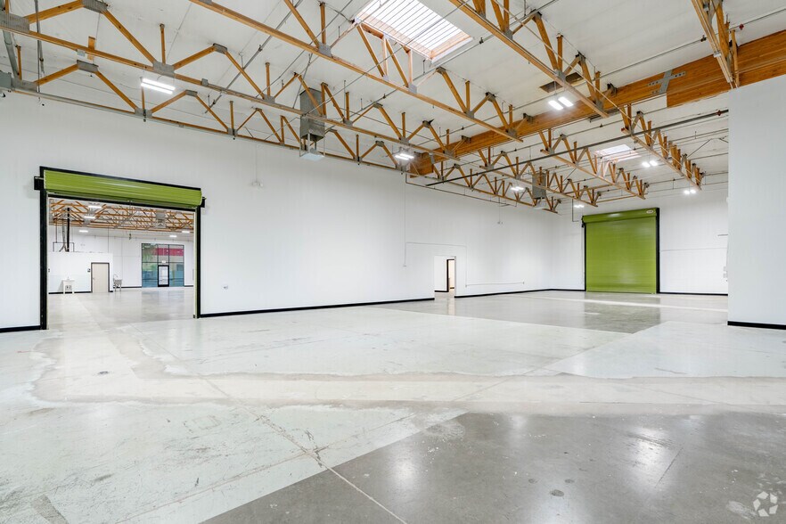 More Photos Of 240 N Sunway Dr, Gilbert Manufacturing For Lease