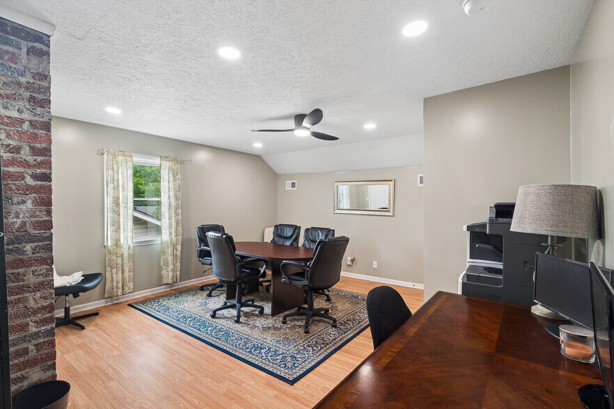 More Photos Of 207 University Ave, Lebanon Office For Sale