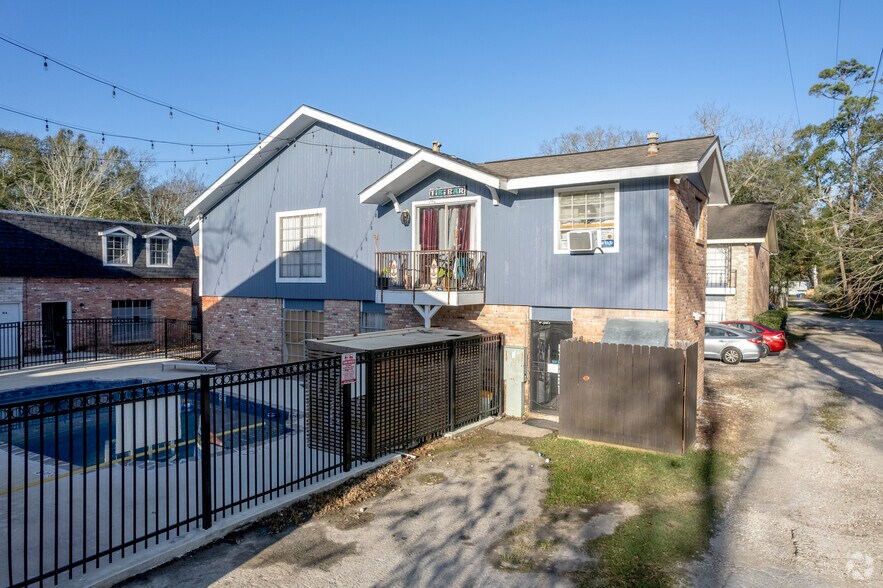 More Photos Of 310 Waco Ave, League City Apartments For Sale