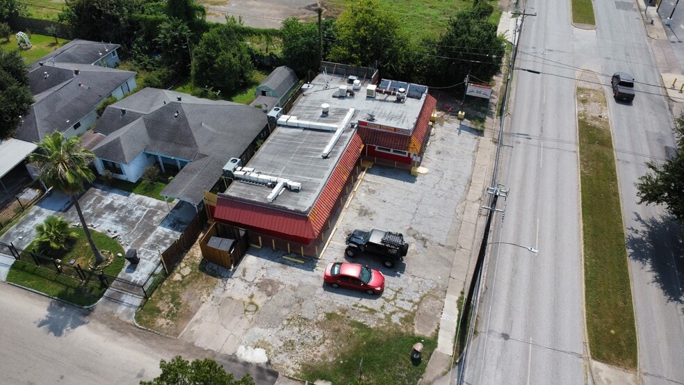 More Photos Of 703 S 75th St, Houston Restaurant For Sale