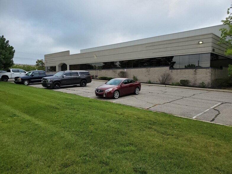 More Photos Of 45 Northpointe Dr, Lake Orion Manufacturing For Lease