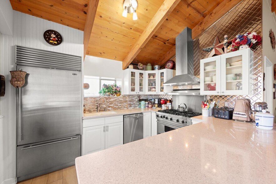 More Photos Of 907 Mission Rock Rd, Santa Paula Light Manufacturing For Sale