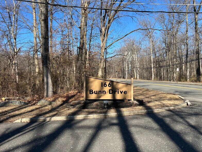 More Photos Of 166 Bunn Dr, Princeton Medical For Lease