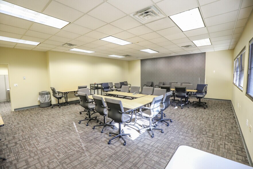 More Photos Of 3811 NW 40th Ter, Gainesville Office For Lease