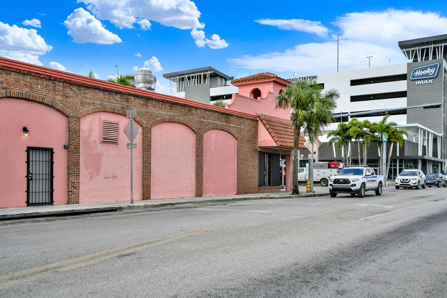 More Photos Of 21 S Krome Ave, Homestead Storefront For Sale