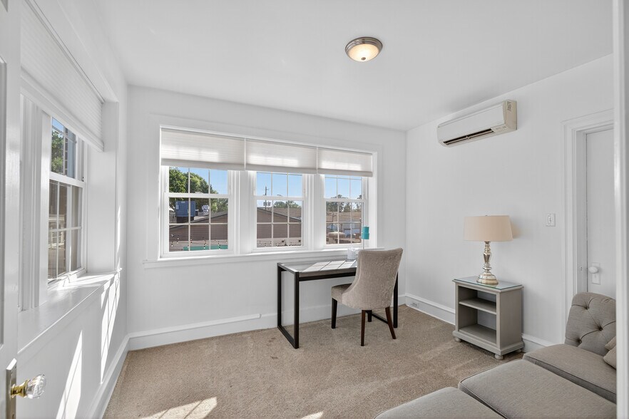 More Photos Of 51 N Main St, Manheim General Retail For Sale