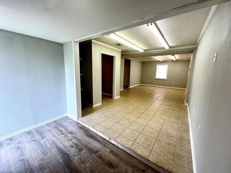 More Photos Of 1501 Mercury Dr, Jacinto City Office For Lease