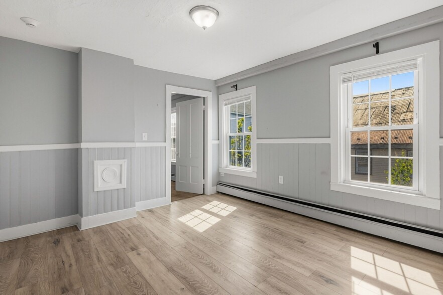 More Photos Of 9 Central St, Newmarket Apartments For Sale